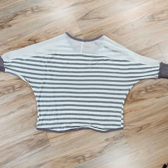 🐞Xhilaration Cream Striped Linen Blend Crop Batwing Top Medium - Picture 2 of 11